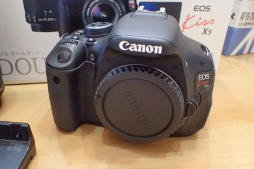 キャノンのKiss X5デジタル一眼レフカメラ