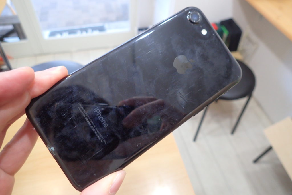 ガラス割れのiPhone7