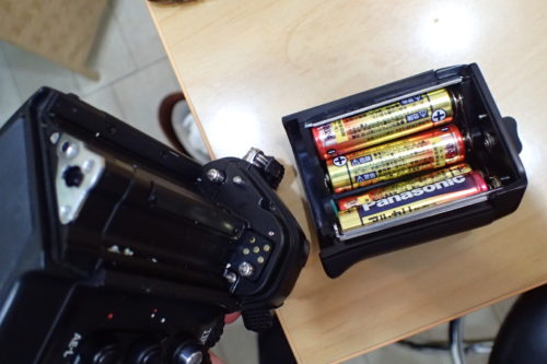 ニコンのf4カメラは単三電池