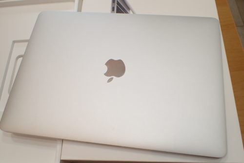 MacBookPro、MPXR2J/Aの背面